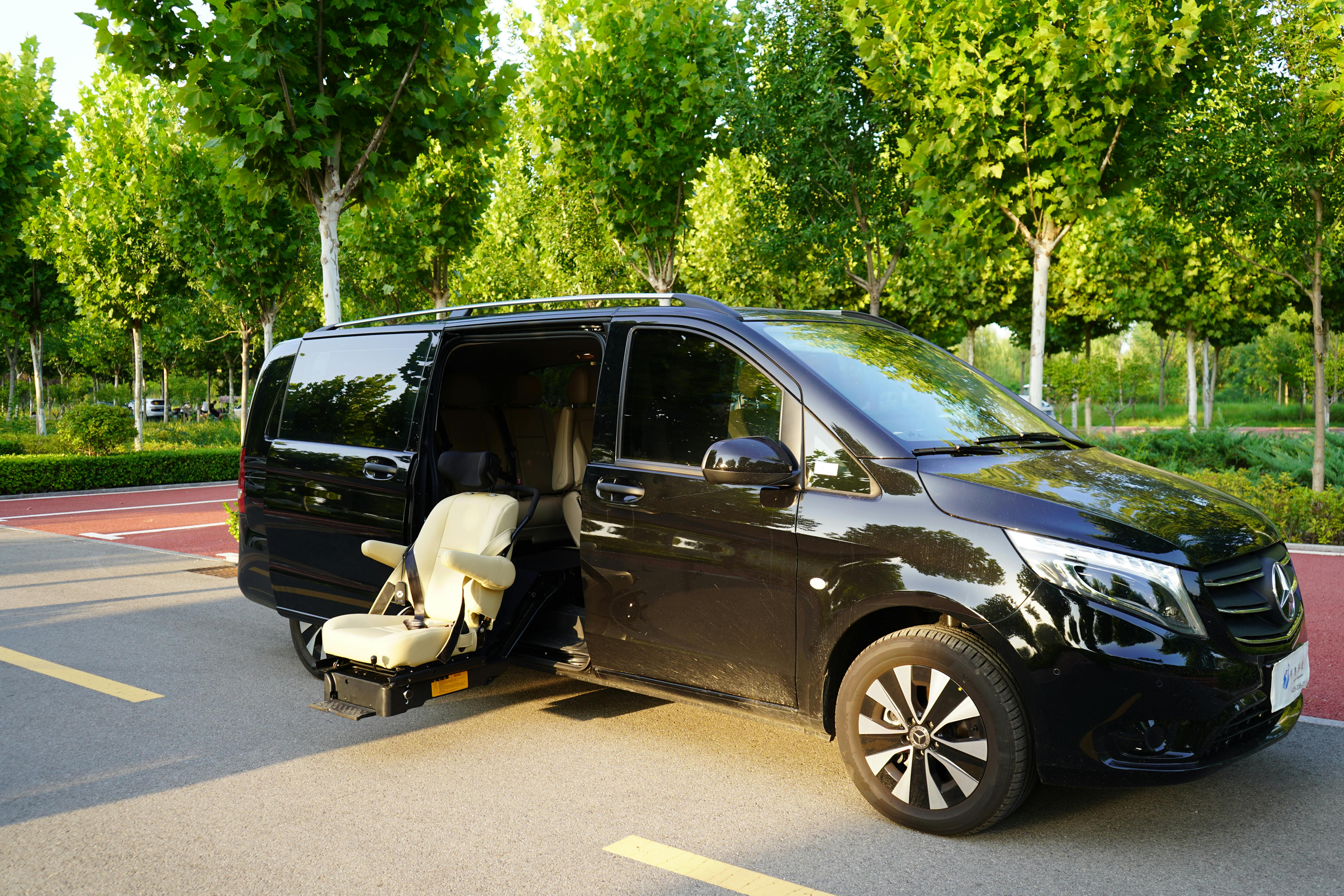 Furgoneta VIP Mercedes para transfer de grupos en Málaga